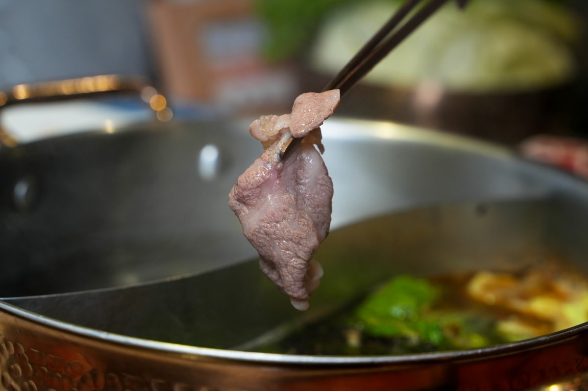 【台北東區美食】新肉多多 – 鍋物界的卡地亞！慶生、約會必收藏，台北少見的高級不限時火鍋餐廳就在忠孝敦化4號出口旁