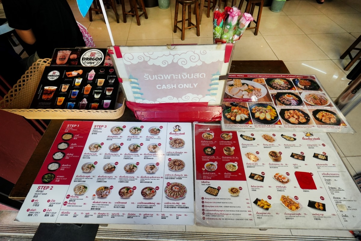 【曼谷美食】Tim Dumpling 大餃子 – 曼谷中國城的人氣大餛飩與麵食餐館,鮮蝦餛飩麵還可加蟹肉、叉燒、魚丸升級成豪華版本! - 第10張圖 【曼谷美食】Tim Dumpling 大餃子 – 曼谷中國城的人氣大餛飩與麵食餐館,鮮蝦餛飩麵還可加蟹肉、叉燒、魚丸升級成豪華版本!