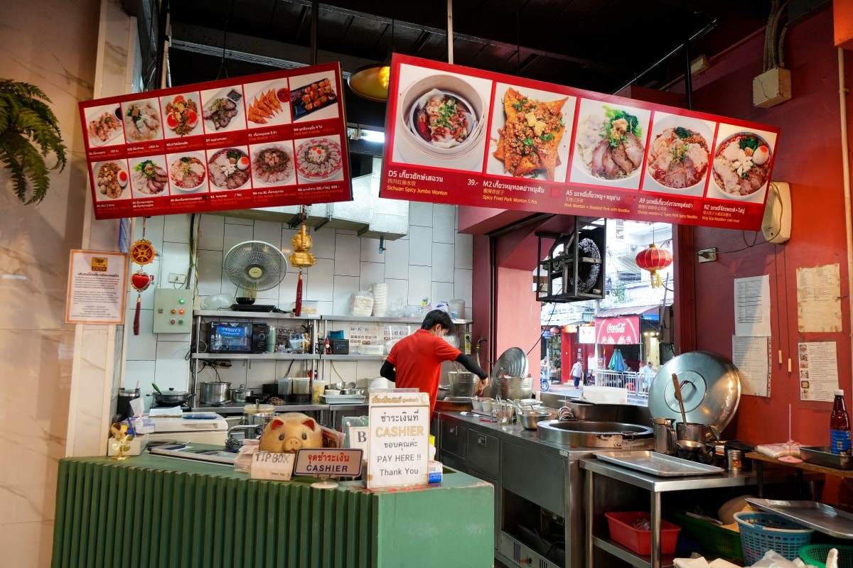 【曼谷美食】Tim Dumpling 大餃子 – 曼谷中國城的人氣大餛飩與麵食餐館,鮮蝦餛飩麵還可加蟹肉、叉燒、魚丸升級成豪華版本! - 第8張圖 【曼谷美食】Tim Dumpling 大餃子 – 曼谷中國城的人氣大餛飩與麵食餐館,鮮蝦餛飩麵還可加蟹肉、叉燒、魚丸升級成豪華版本!
