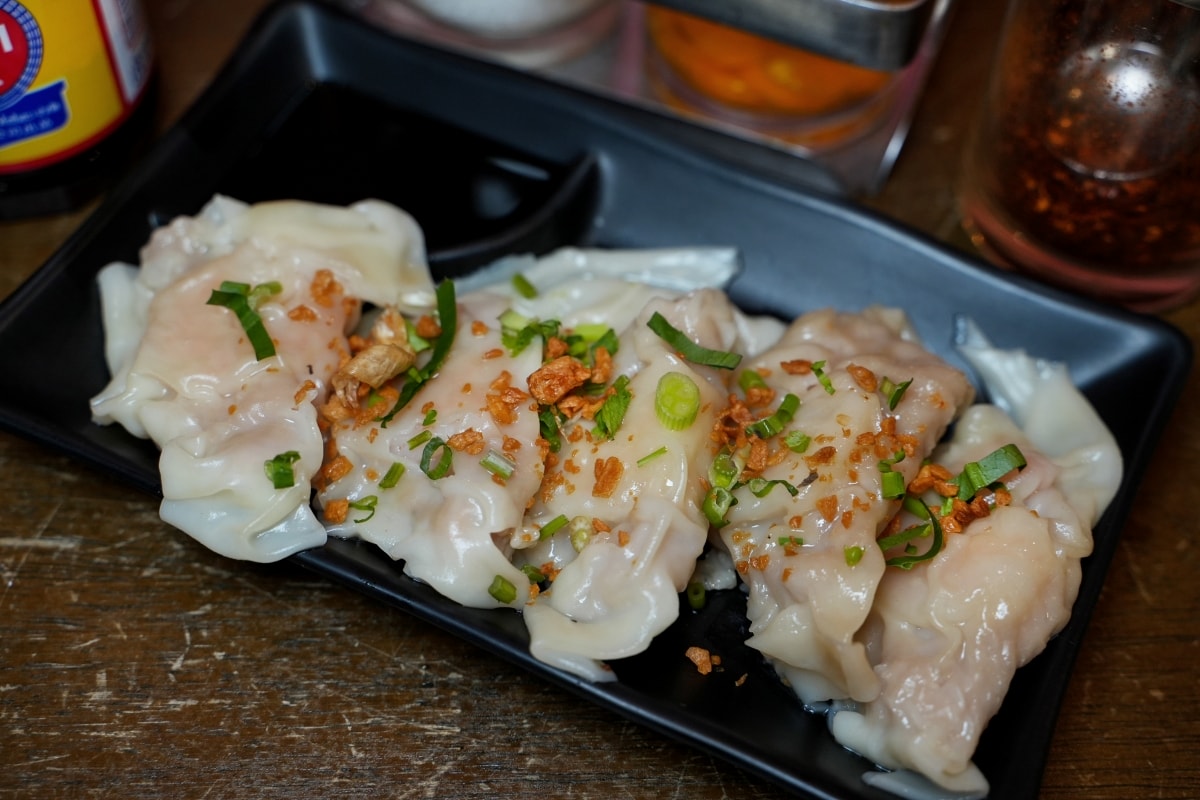 【曼谷美食】Tim Dumpling 大餃子 – 曼谷中國城的人氣大餛飩與麵食餐館,鮮蝦餛飩麵還可加蟹肉、叉燒、魚丸升級成豪華版本! - 第21張圖 【曼谷美食】Tim Dumpling 大餃子 – 曼谷中國城的人氣大餛飩與麵食餐館,鮮蝦餛飩麵還可加蟹肉、叉燒、魚丸升級成豪華版本!