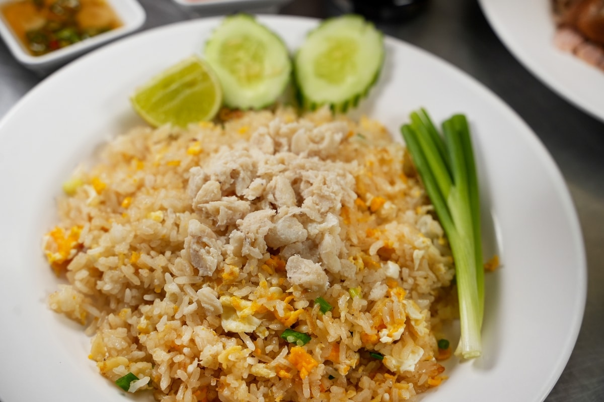 【清邁美食】ซุปโอชา Soup O-Cha 心心湯 – 清邁接地氣平價泰式小吃店，菜單品項超多元，熱炒、粥品、火山鍋、各種海鮮料理應有盡有