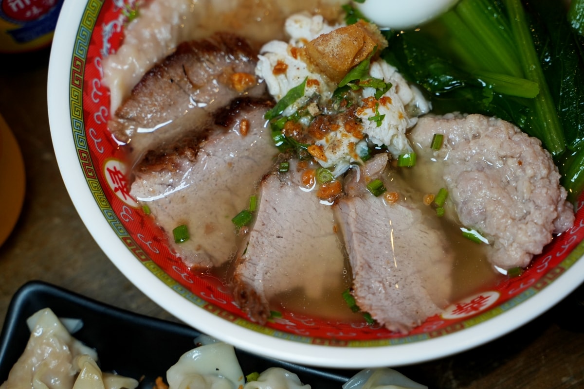【曼谷美食】Tim Dumpling 大餃子 – 曼谷中國城的人氣大餛飩與麵食餐館,鮮蝦餛飩麵還可加蟹肉、叉燒、魚丸升級成豪華版本! - 第15張圖 【曼谷美食】Tim Dumpling 大餃子 – 曼谷中國城的人氣大餛飩與麵食餐館,鮮蝦餛飩麵還可加蟹肉、叉燒、魚丸升級成豪華版本!