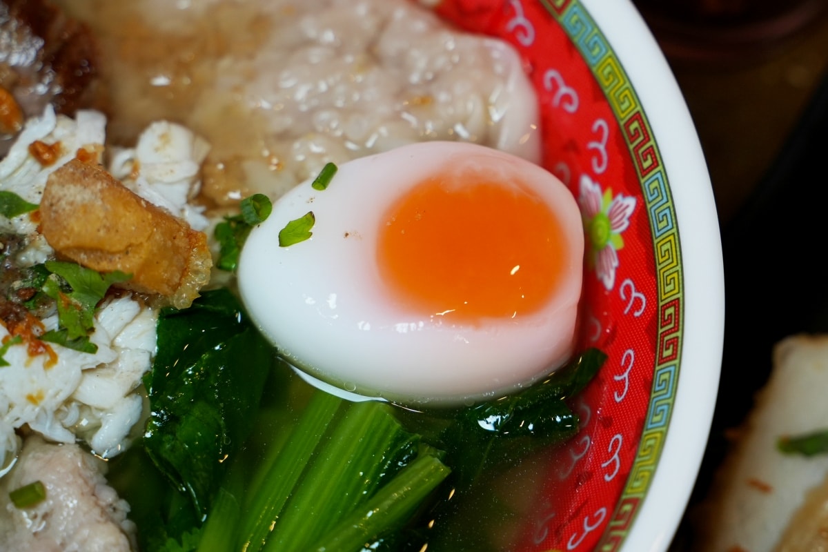 【曼谷美食】Tim Dumpling 大餃子 – 曼谷中國城的人氣大餛飩與麵食餐館,鮮蝦餛飩麵還可加蟹肉、叉燒、魚丸升級成豪華版本! - 第18張圖 【曼谷美食】Tim Dumpling 大餃子 – 曼谷中國城的人氣大餛飩與麵食餐館,鮮蝦餛飩麵還可加蟹肉、叉燒、魚丸升級成豪華版本!