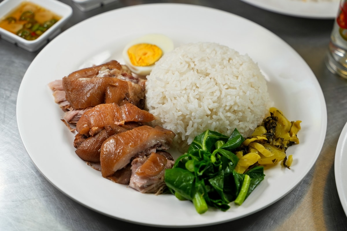 【清邁美食】ซุปโอชา Soup O-Cha 心心湯 – 清邁接地氣平價泰式小吃店，菜單品項超多元，熱炒、粥品、火山鍋、各種海鮮料理應有盡有
