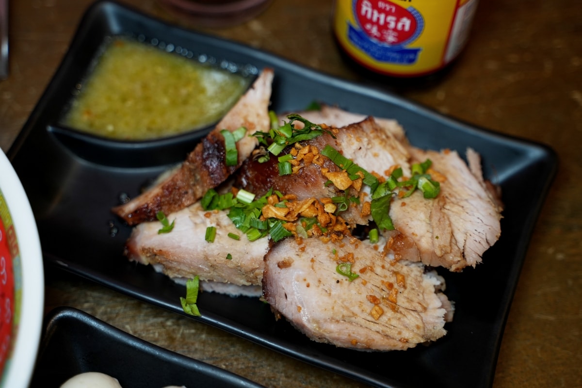【曼谷美食】Tim Dumpling 大餃子 – 曼谷中國城的人氣大餛飩與麵食餐館,鮮蝦餛飩麵還可加蟹肉、叉燒、魚丸升級成豪華版本! - 第23張圖 【曼谷美食】Tim Dumpling 大餃子 – 曼谷中國城的人氣大餛飩與麵食餐館,鮮蝦餛飩麵還可加蟹肉、叉燒、魚丸升級成豪華版本!