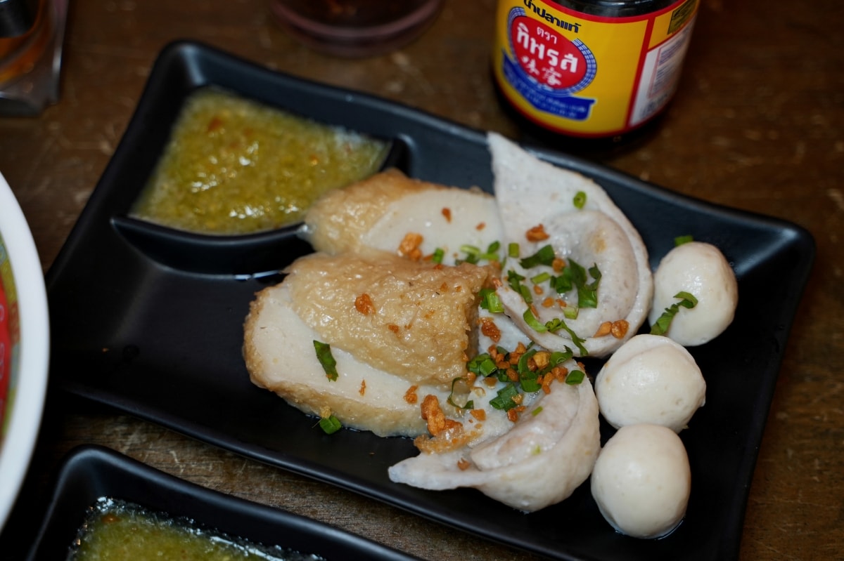 【曼谷美食】Tim Dumpling 大餃子 – 曼谷中國城的人氣大餛飩與麵食餐館,鮮蝦餛飩麵還可加蟹肉、叉燒、魚丸升級成豪華版本! - 第25張圖 【曼谷美食】Tim Dumpling 大餃子 – 曼谷中國城的人氣大餛飩與麵食餐館,鮮蝦餛飩麵還可加蟹肉、叉燒、魚丸升級成豪華版本!