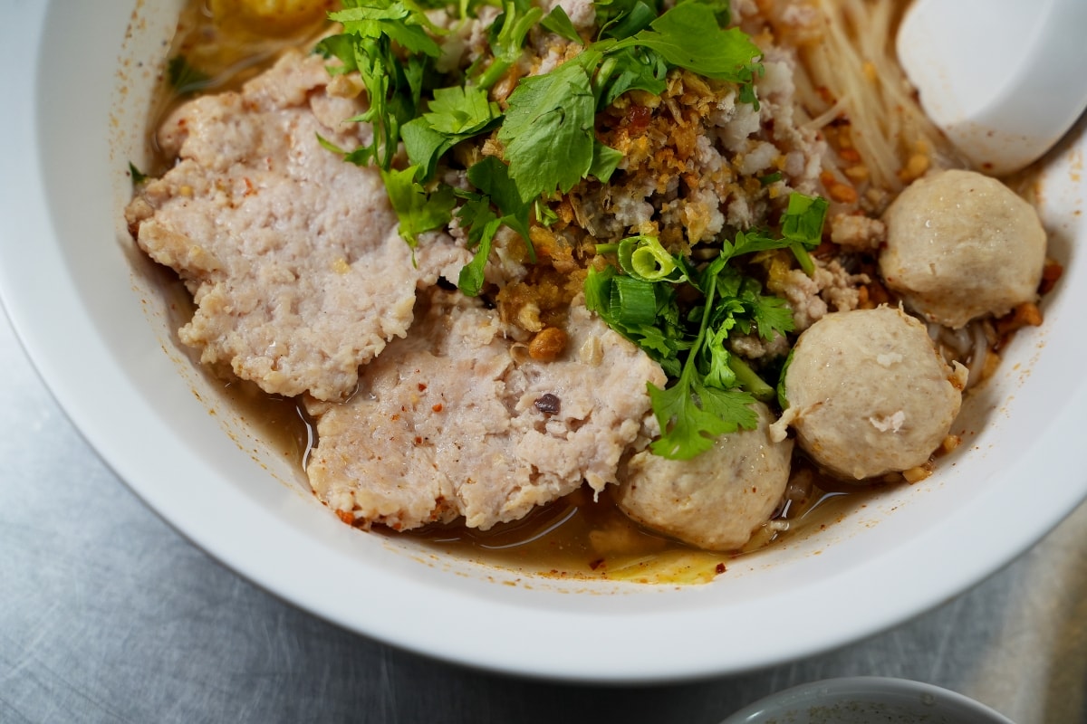 【清邁美食】ซุปโอชา Soup O-Cha 心心湯 – 清邁接地氣平價泰式小吃店，菜單品項超多元，熱炒、粥品、火山鍋、各種海鮮料理應有盡有