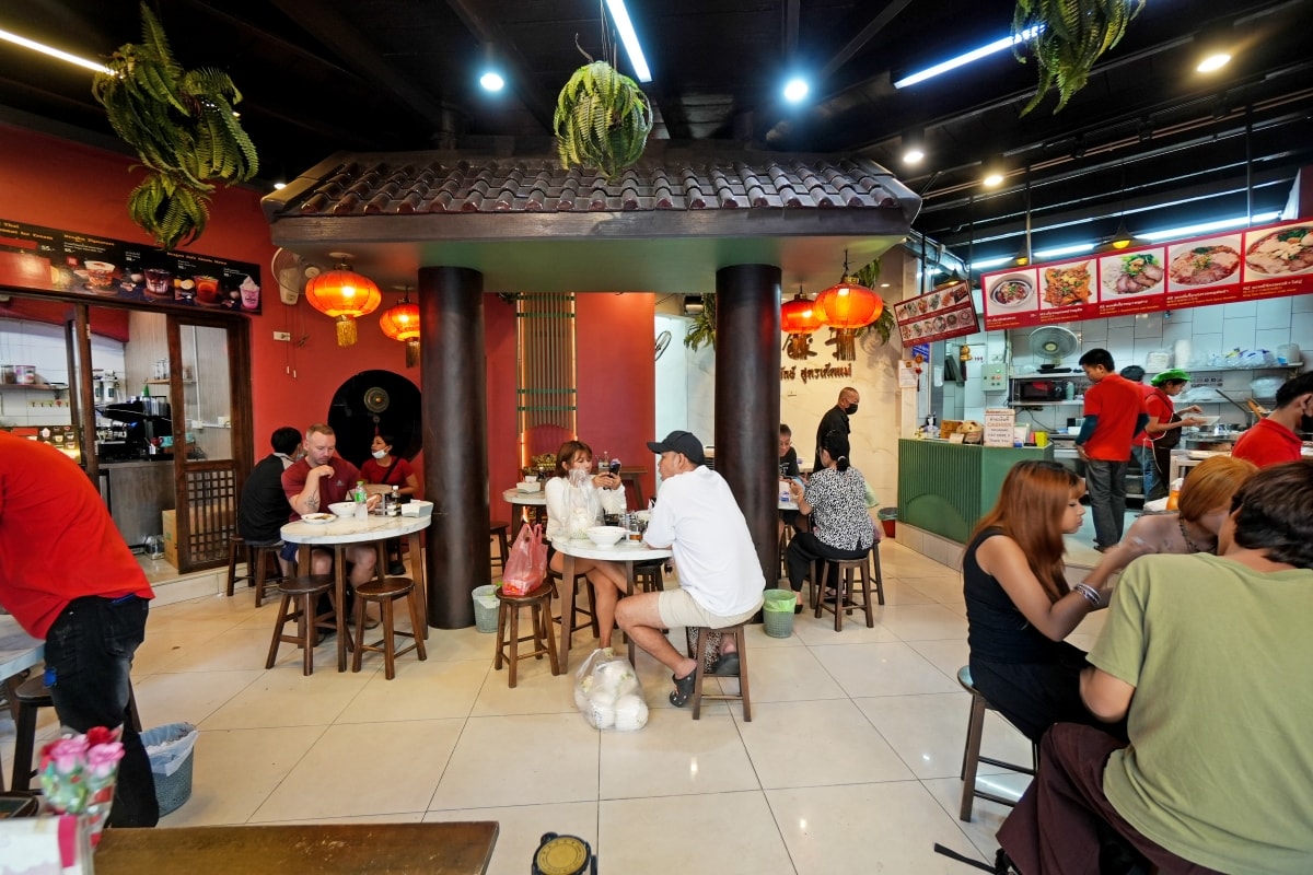 【曼谷美食】Tim Dumpling 大餃子 – 曼谷中國城的人氣大餛飩與麵食餐館,鮮蝦餛飩麵還可加蟹肉、叉燒、魚丸升級成豪華版本! - 第7張圖 【曼谷美食】Tim Dumpling 大餃子 – 曼谷中國城的人氣大餛飩與麵食餐館,鮮蝦餛飩麵還可加蟹肉、叉燒、魚丸升級成豪華版本!