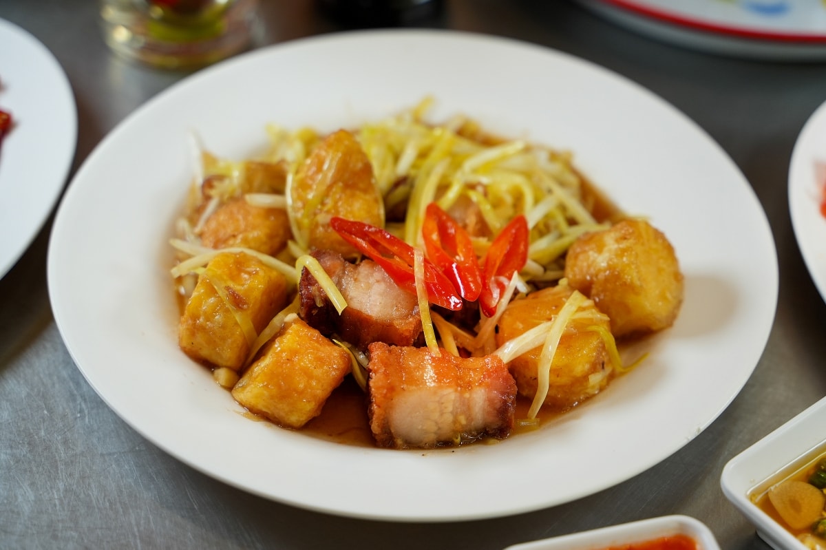 【清邁美食】ซุปโอชา Soup O-Cha 心心湯 – 清邁接地氣平價泰式小吃店，菜單品項超多元，熱炒、粥品、火山鍋、各種海鮮料理應有盡有