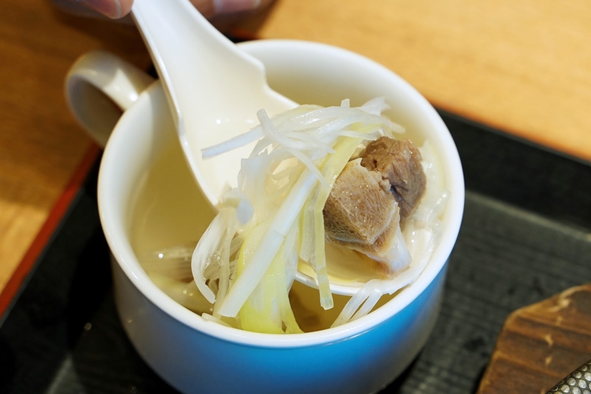 【東京 | 押上】牛舌炭烤利久 東京晴空街道店 – 以炭火炙烤的厚切牛舌聞名全日本的牛舌料理專門店,地位相當於牛舌界的鼎泰豐! - 第14張圖 【東京 | 押上】牛舌炭烤利久 東京晴空街道店 – 以炭火炙烤的厚切牛舌聞名全日本的牛舌料理專門店,地位相當於牛舌界的鼎泰豐!