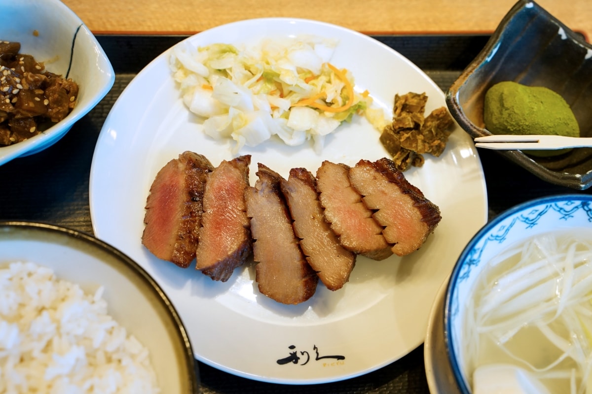 【東京 | 押上】牛舌炭烤利久 東京晴空街道店 – 以炭火炙烤的厚切牛舌聞名全日本的牛舌料理專門店,地位相當於牛舌界的鼎泰豐! - 第9張圖 【東京 | 押上】牛舌炭烤利久 東京晴空街道店 – 以炭火炙烤的厚切牛舌聞名全日本的牛舌料理專門店,地位相當於牛舌界的鼎泰豐!