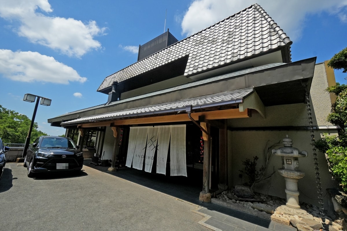 【奈良住宿】ANDO HOTEL 奈良若草山 – 位於奈良半山腰的質感精品旅店,可免費使用私人景觀風呂,晚餐還有融合法式手法的日料可享用 - 第2張圖 【奈良住宿】ANDO HOTEL 奈良若草山 – 位於奈良半山腰的質感精品旅店,可免費使用私人景觀風呂,晚餐還有融合法式手法的日料可享用