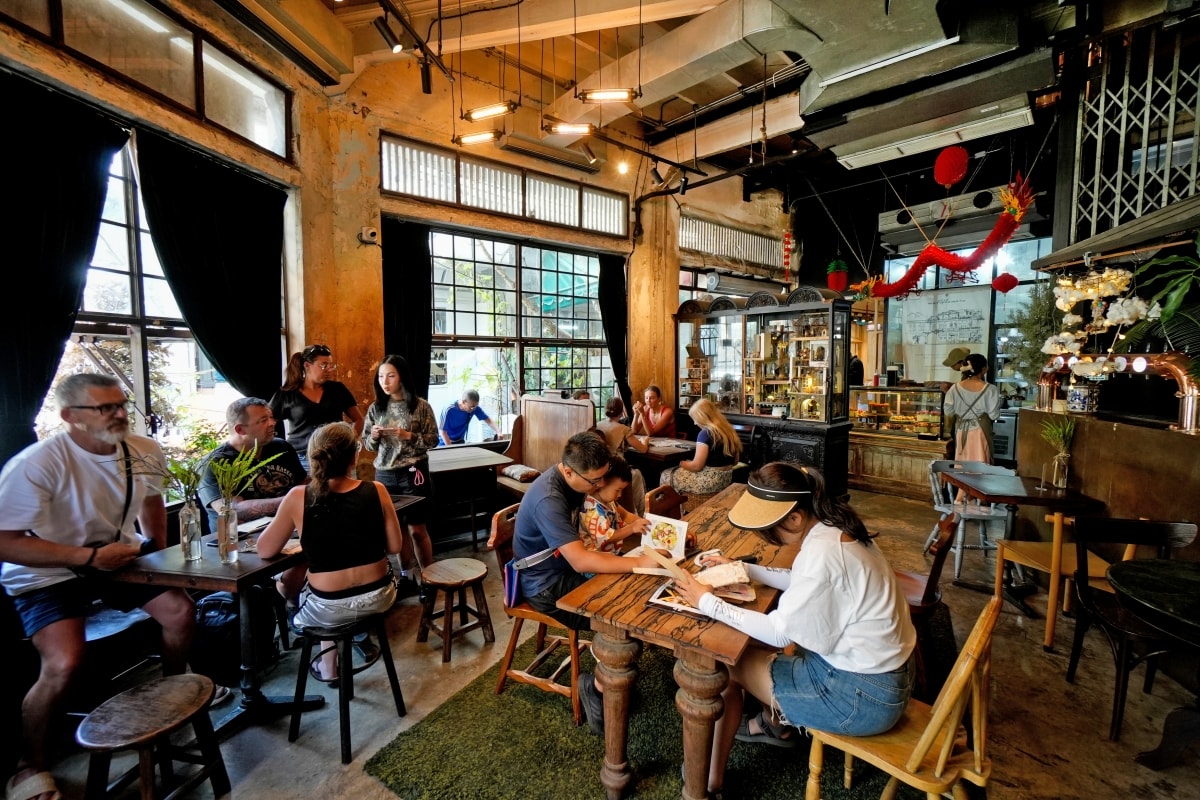 【曼谷美食】Wallflowers Cafe – 曼谷中國城超人氣花草風網美咖啡廳,環境跟餐點賣相都吸睛,我覺得這裡的鹹食比蛋糕好吃 - 第5張圖 【曼谷美食】Wallflowers Cafe – 曼谷中國城超人氣花草風網美咖啡廳,環境跟餐點賣相都吸睛,我覺得這裡的鹹食比蛋糕好吃