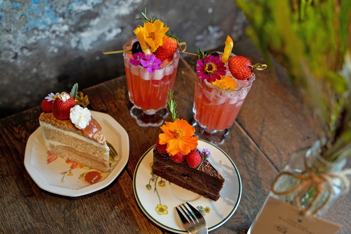 【曼谷美食】Wallflowers Cafe – 曼谷中國城超人氣花草風網美咖啡廳,環境跟餐點賣相都吸睛,我覺得這裡的鹹食比蛋糕好吃 - 第16張圖 【曼谷美食】Wallflowers Cafe – 曼谷中國城超人氣花草風網美咖啡廳,環境跟餐點賣相都吸睛,我覺得這裡的鹹食比蛋糕好吃