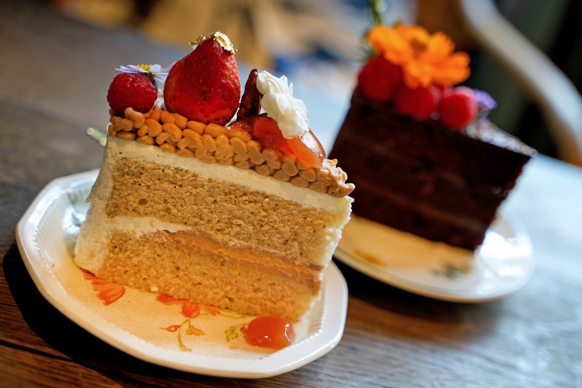 【曼谷美食】Wallflowers Cafe – 曼谷中國城超人氣花草風網美咖啡廳,環境跟餐點賣相都吸睛,我覺得這裡的鹹食比蛋糕好吃 - 第19張圖 【曼谷美食】Wallflowers Cafe – 曼谷中國城超人氣花草風網美咖啡廳,環境跟餐點賣相都吸睛,我覺得這裡的鹹食比蛋糕好吃