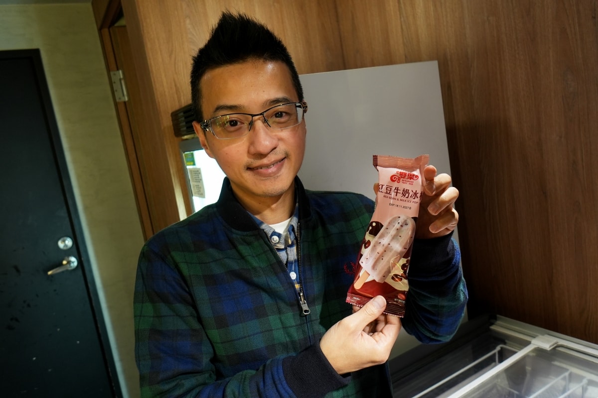 【新竹美食】韋爐復刻食鍋巨城店 – 新竹巨城購物中心附近的好吃火鍋店，超推蒜苗魷魚石頭鍋！冷藏櫃裡有多種其他火鍋店少見的山珍海味