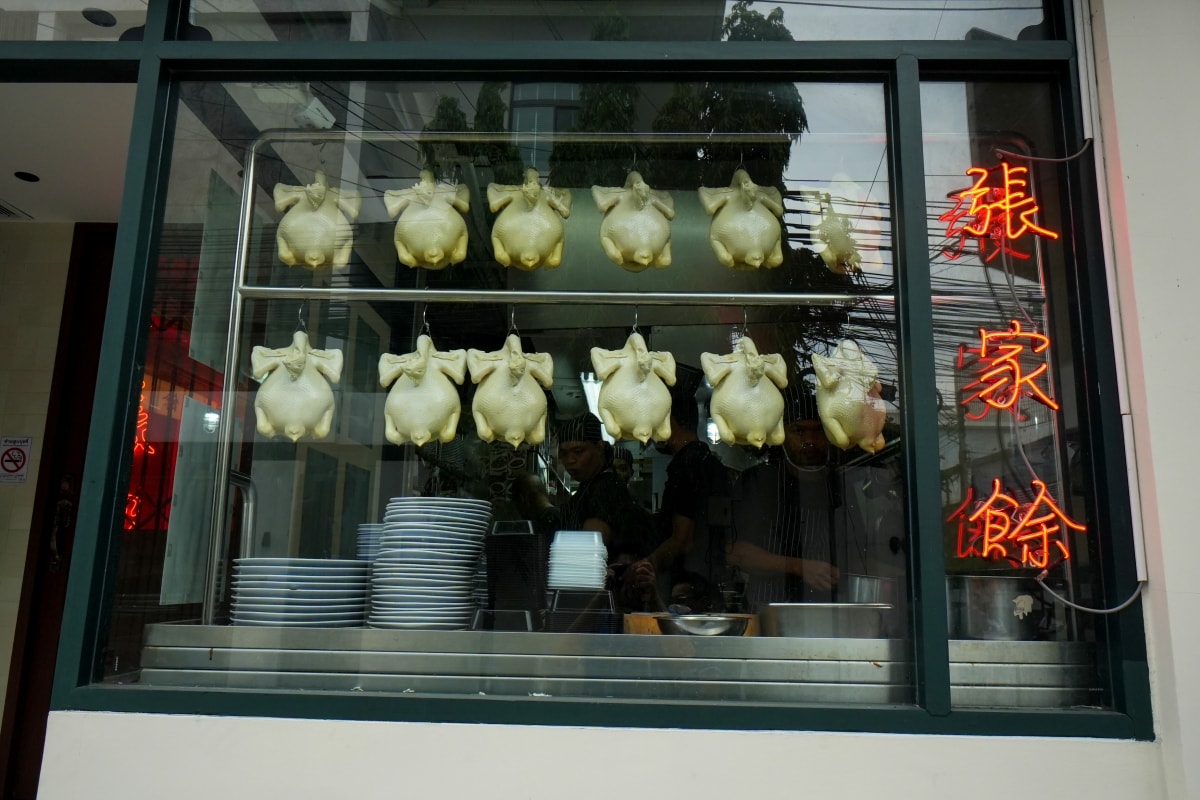 【曼谷美食】Baytong Chicken Rice – Ari站隱藏版高評價海南雞飯餐廳！特選來自泰國南部的勿洞雞，肉質格外Q彈又鮮甜
