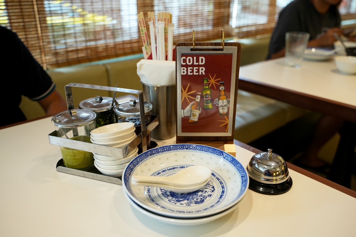 【曼谷美食】Baytong Chicken Rice – Ari站隱藏版高評價海南雞飯餐廳！特選來自泰國南部的勿洞雞，肉質格外Q彈又鮮甜