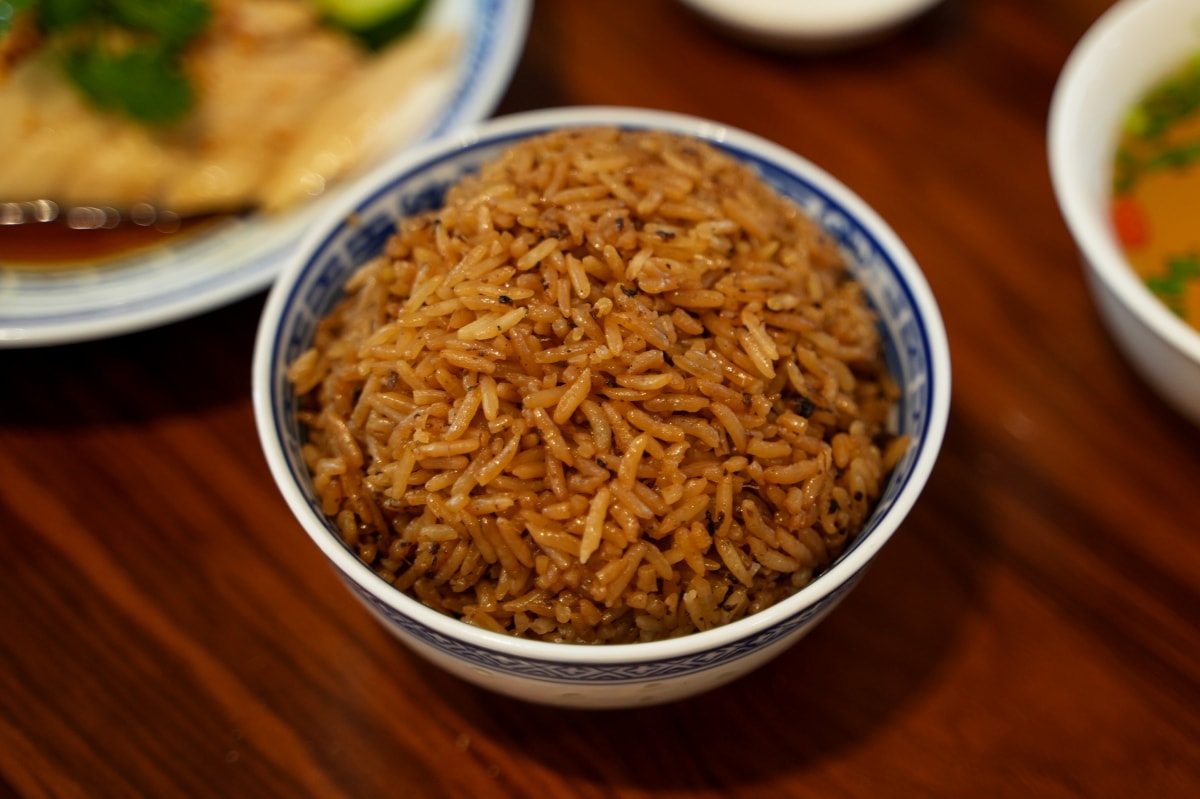 【曼谷美食】Baytong Chicken Rice – Ari站隱藏版高評價海南雞飯餐廳！特選來自泰國南部的勿洞雞，肉質格外Q彈又鮮甜