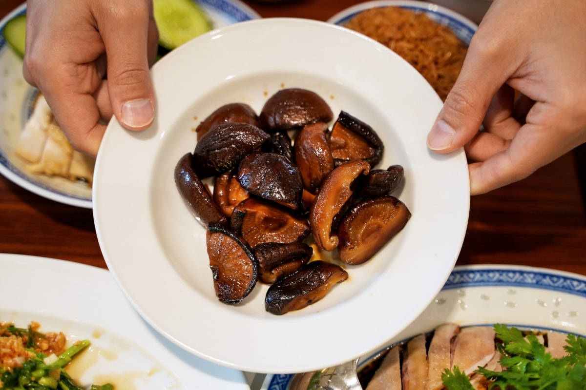 【曼谷美食】Baytong Chicken Rice – Ari站隱藏版高評價海南雞飯餐廳！特選來自泰國南部的勿洞雞，肉質格外Q彈又鮮甜