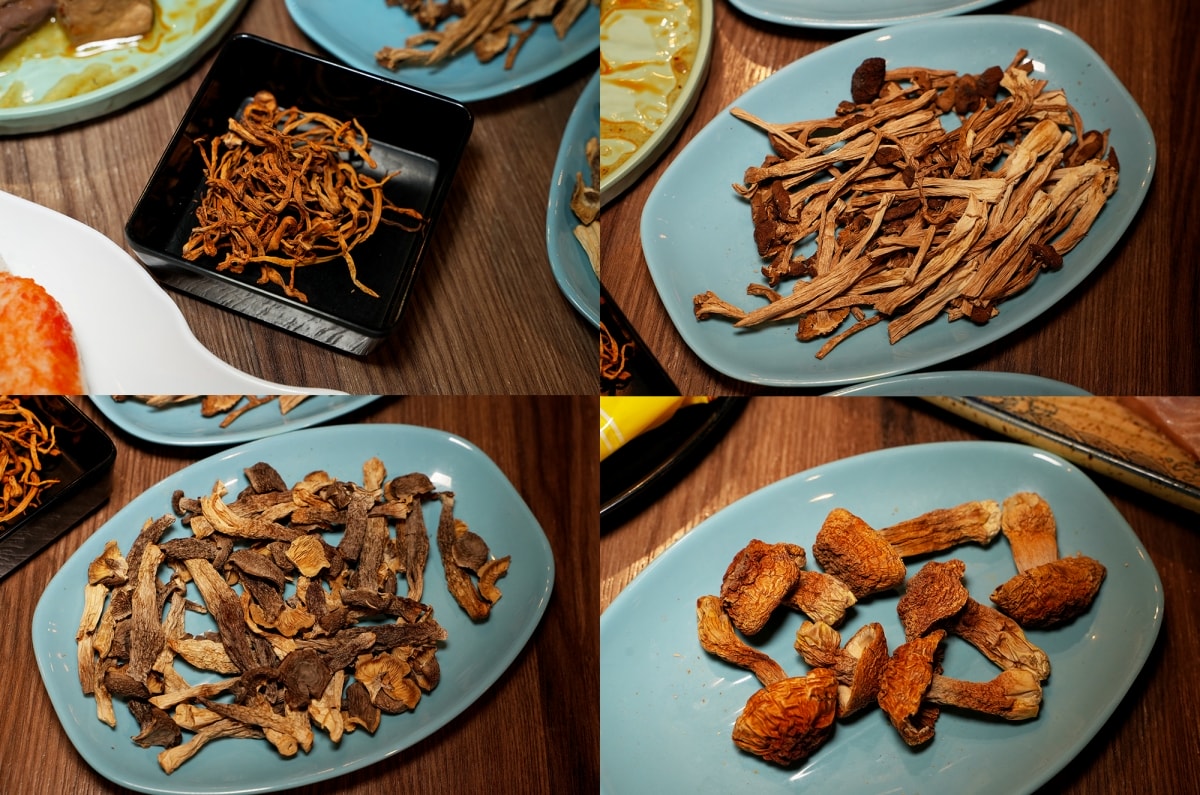 【新竹美食】韋爐復刻食鍋巨城店 – 新竹巨城購物中心附近的好吃火鍋店，超推蒜苗魷魚石頭鍋！冷藏櫃裡有多種其他火鍋店少見的山珍海味