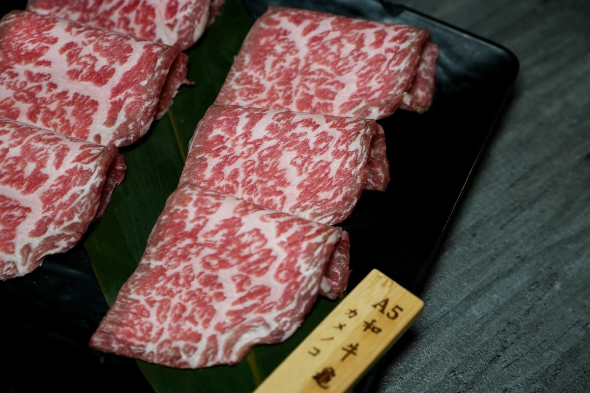 【蘆洲美食】樂樂燒肉蘆洲店 – 蘆洲高品質燒肉餐廳，連各種部位的日本A5和牛和牛都可以吃到飽！生啤酒也可以無限暢飲唷～♪