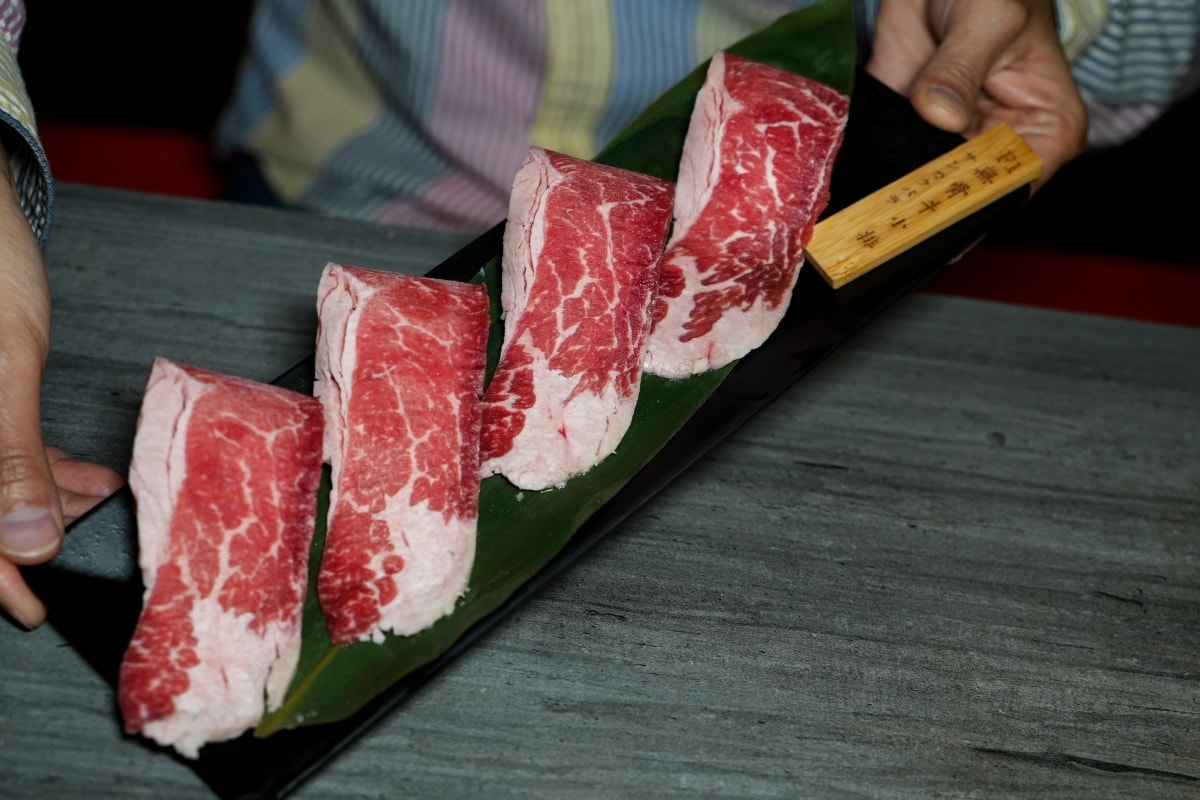 【蘆洲美食】樂樂燒肉蘆洲店 – 蘆洲高品質燒肉餐廳，連各種部位的日本A5和牛和牛都可以吃到飽！生啤酒也可以無限暢飲唷～♪