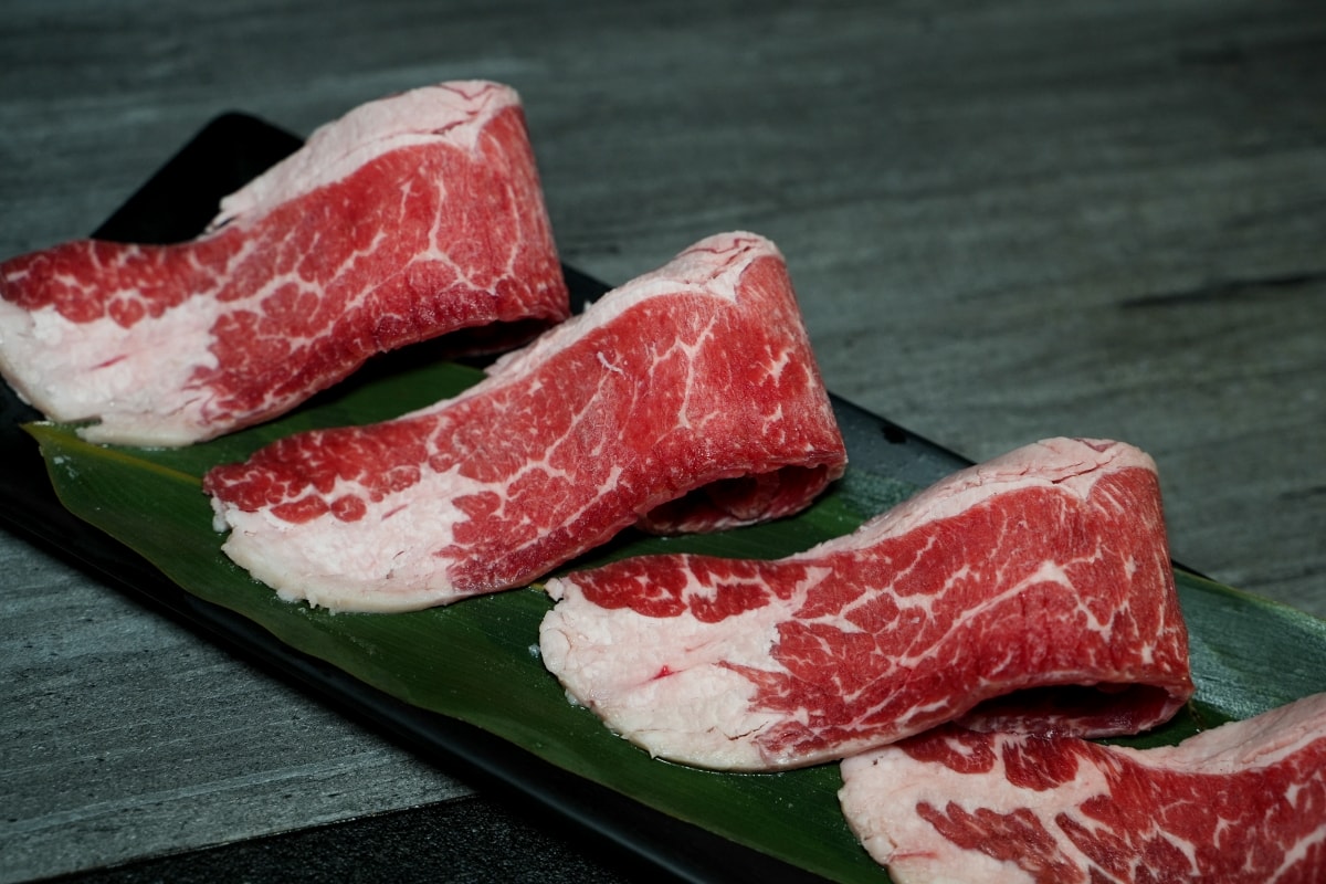 【蘆洲美食】樂樂燒肉蘆洲店 – 蘆洲高品質燒肉餐廳，連各種部位的日本A5和牛和牛都可以吃到飽！生啤酒也可以無限暢飲唷～♪