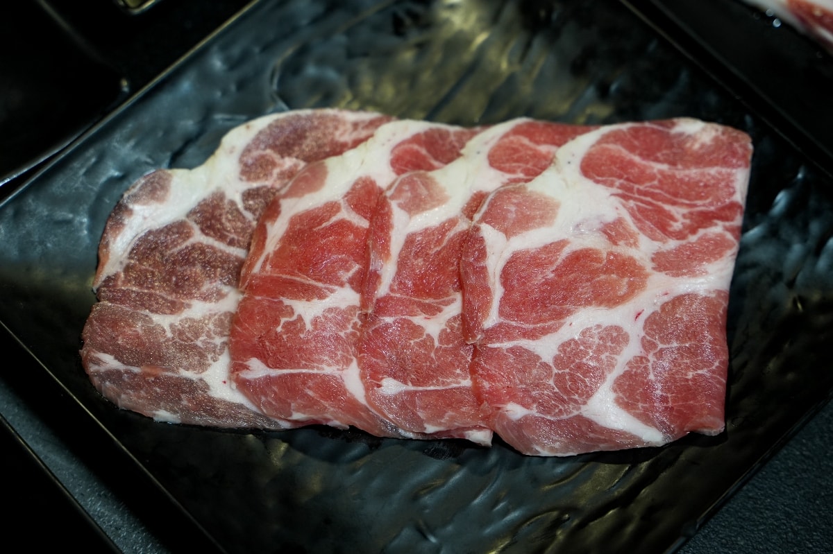 【蘆洲美食】樂樂燒肉蘆洲店 – 蘆洲高品質燒肉餐廳，連各種部位的日本A5和牛和牛都可以吃到飽！生啤酒也可以無限暢飲唷～♪