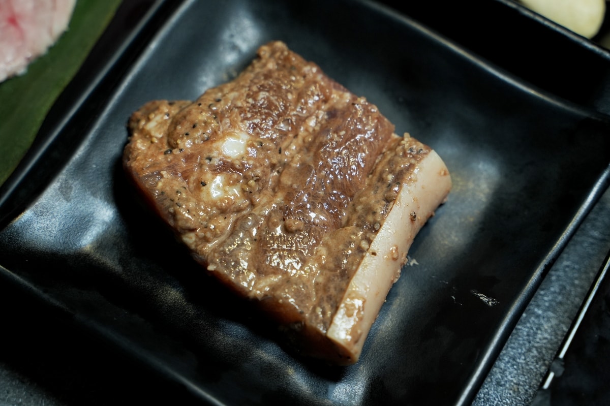 【蘆洲美食】樂樂燒肉蘆洲店 – 蘆洲高品質燒肉餐廳，連各種部位的日本A5和牛和牛都可以吃到飽！生啤酒也可以無限暢飲唷～♪
