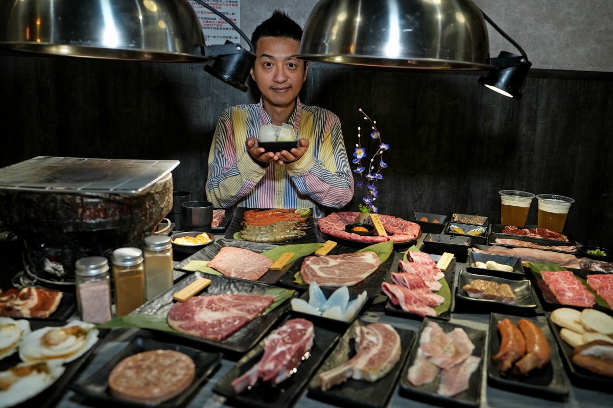 【蘆洲美食】樂樂燒肉蘆洲店 – 蘆洲高品質燒肉餐廳，連各種部位的日本A5和牛和牛都可以吃到飽！生啤酒也可以無限暢飲唷～♪