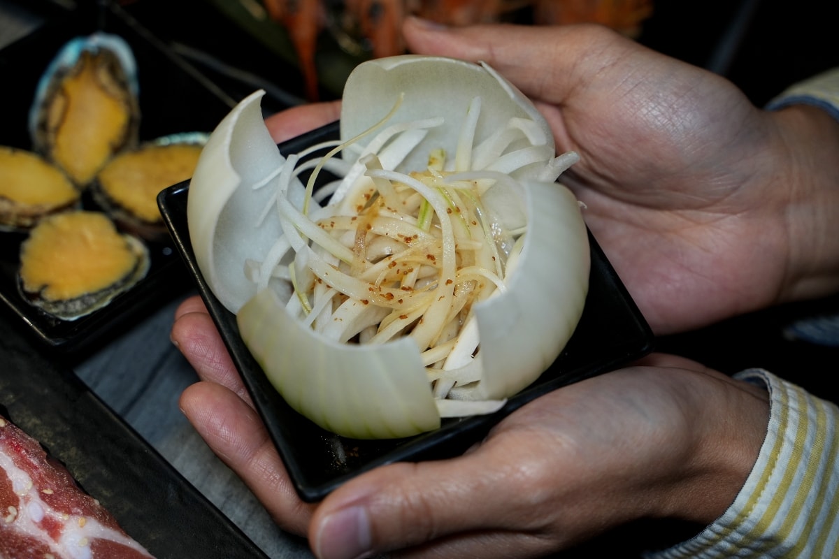 【蘆洲美食】樂樂燒肉蘆洲店 – 蘆洲高品質燒肉餐廳，連各種部位的日本A5和牛和牛都可以吃到飽！生啤酒也可以無限暢飲唷～♪