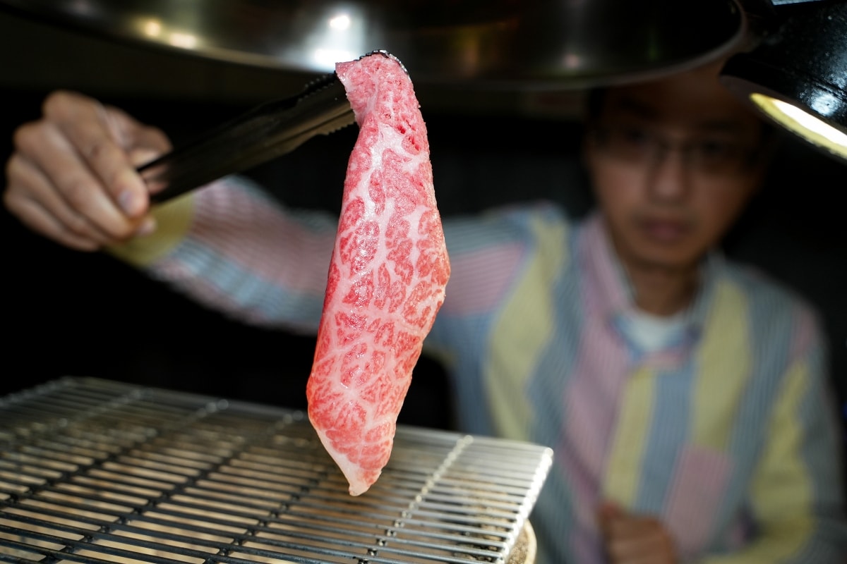 【蘆洲美食】樂樂燒肉蘆洲店 – 蘆洲高品質燒肉餐廳，連各種部位的日本A5和牛和牛都可以吃到飽！生啤酒也可以無限暢飲唷～♪