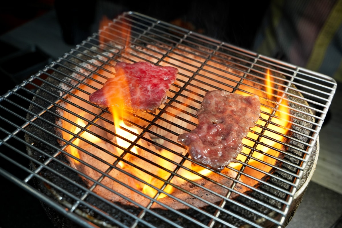 【蘆洲美食】樂樂燒肉蘆洲店 – 蘆洲高品質燒肉餐廳，連各種部位的日本A5和牛和牛都可以吃到飽！生啤酒也可以無限暢飲唷～♪