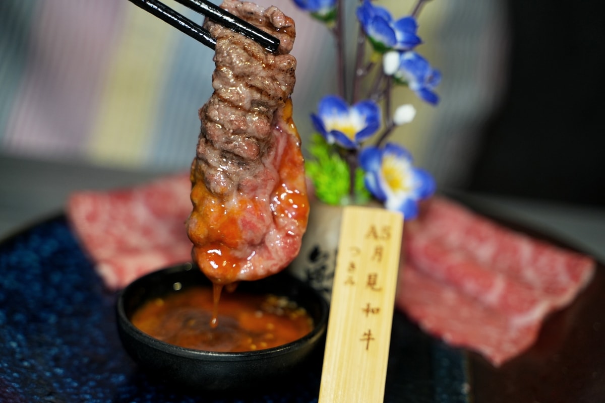 【蘆洲美食】樂樂燒肉蘆洲店 – 蘆洲高品質燒肉餐廳，連各種部位的日本A5和牛和牛都可以吃到飽！生啤酒也可以無限暢飲唷～♪