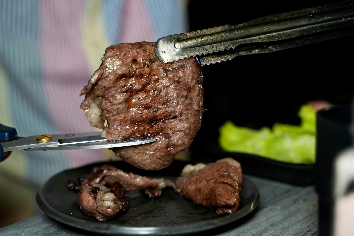 【蘆洲美食】樂樂燒肉蘆洲店 – 蘆洲高品質燒肉餐廳，連各種部位的日本A5和牛和牛都可以吃到飽！生啤酒也可以無限暢飲唷～♪