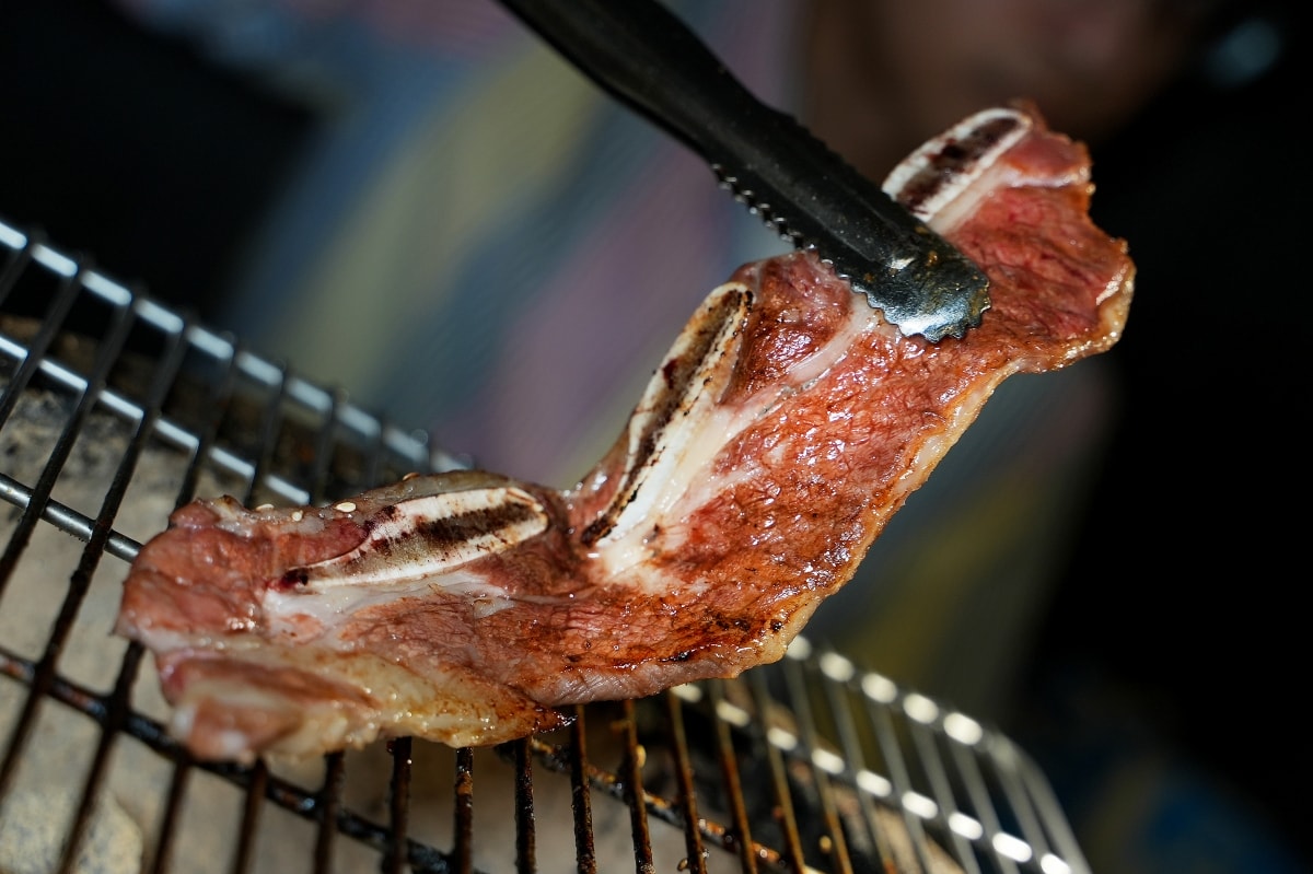 【蘆洲美食】樂樂燒肉蘆洲店 – 蘆洲高品質燒肉餐廳，連各種部位的日本A5和牛和牛都可以吃到飽！生啤酒也可以無限暢飲唷～♪