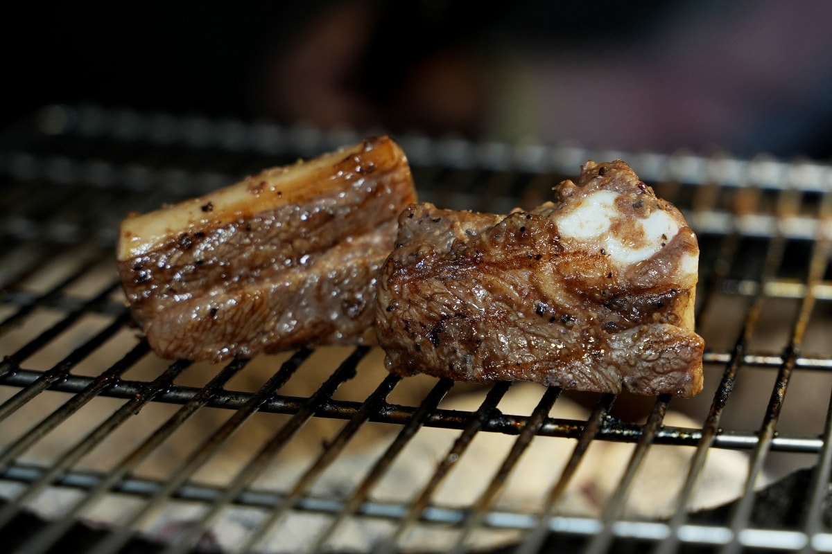【蘆洲美食】樂樂燒肉蘆洲店 – 蘆洲高品質燒肉餐廳，連各種部位的日本A5和牛和牛都可以吃到飽！生啤酒也可以無限暢飲唷～♪