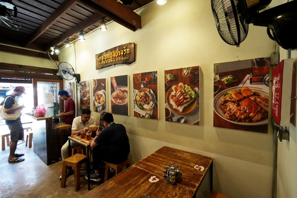 【曼谷美食】Nai-Mak Trok Soong Pork Knuckle – 曼谷石龍軍路巷弄內隱藏版豬腳飯，承襲老店好手藝，價格一樣平實但用餐環境比較讚