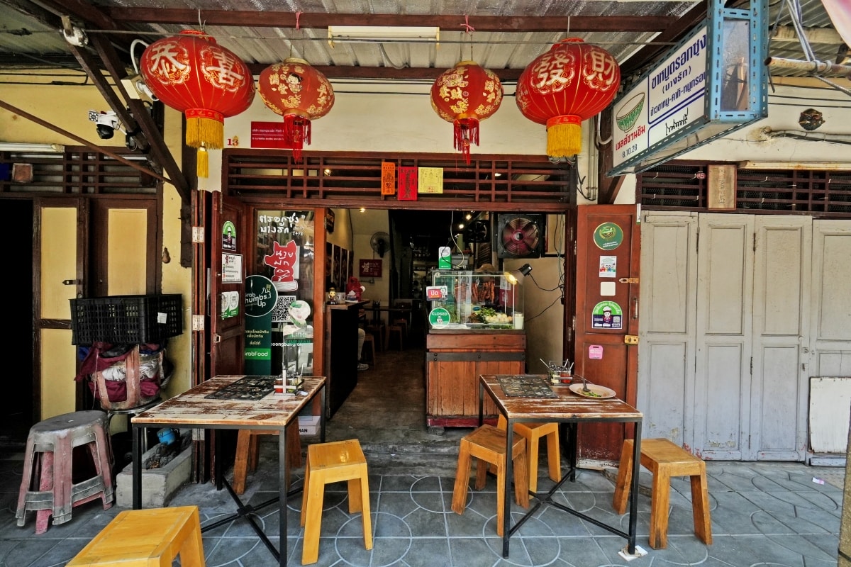 【曼谷美食】Nai-Mak Trok Soong Pork Knuckle – 曼谷石龍軍路巷弄內隱藏版豬腳飯，承襲老店好手藝，價格一樣平實但用餐環境比較讚