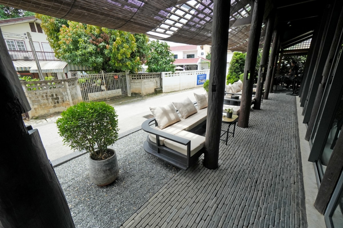 【清邁住宿】Hotel Loy Chiang Mai – 古城區附近鬧中取靜的精品旅店,離塔佩門和清邁夜市都不遠,豪華房還有半露天超大浴缸! - 第4張圖 【清邁住宿】Hotel Loy Chiang Mai – 古城區附近鬧中取靜的精品旅店,離塔佩門和清邁夜市都不遠,豪華房還有半露天超大浴缸!