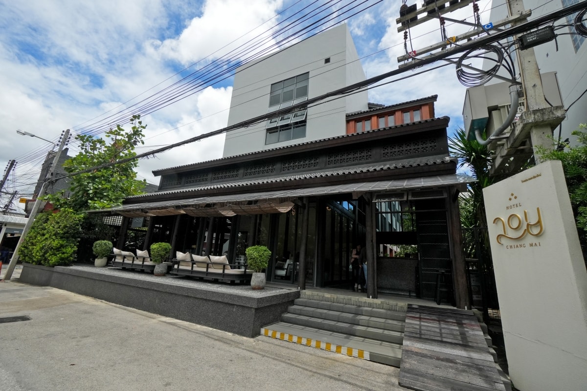 【清邁住宿】Hotel Loy Chiang Mai – 古城區附近鬧中取靜的精品旅店,離塔佩門和清邁夜市都不遠,豪華房還有半露天超大浴缸! - 第2張圖 【清邁住宿】Hotel Loy Chiang Mai – 古城區附近鬧中取靜的精品旅店,離塔佩門和清邁夜市都不遠,豪華房還有半露天超大浴缸!