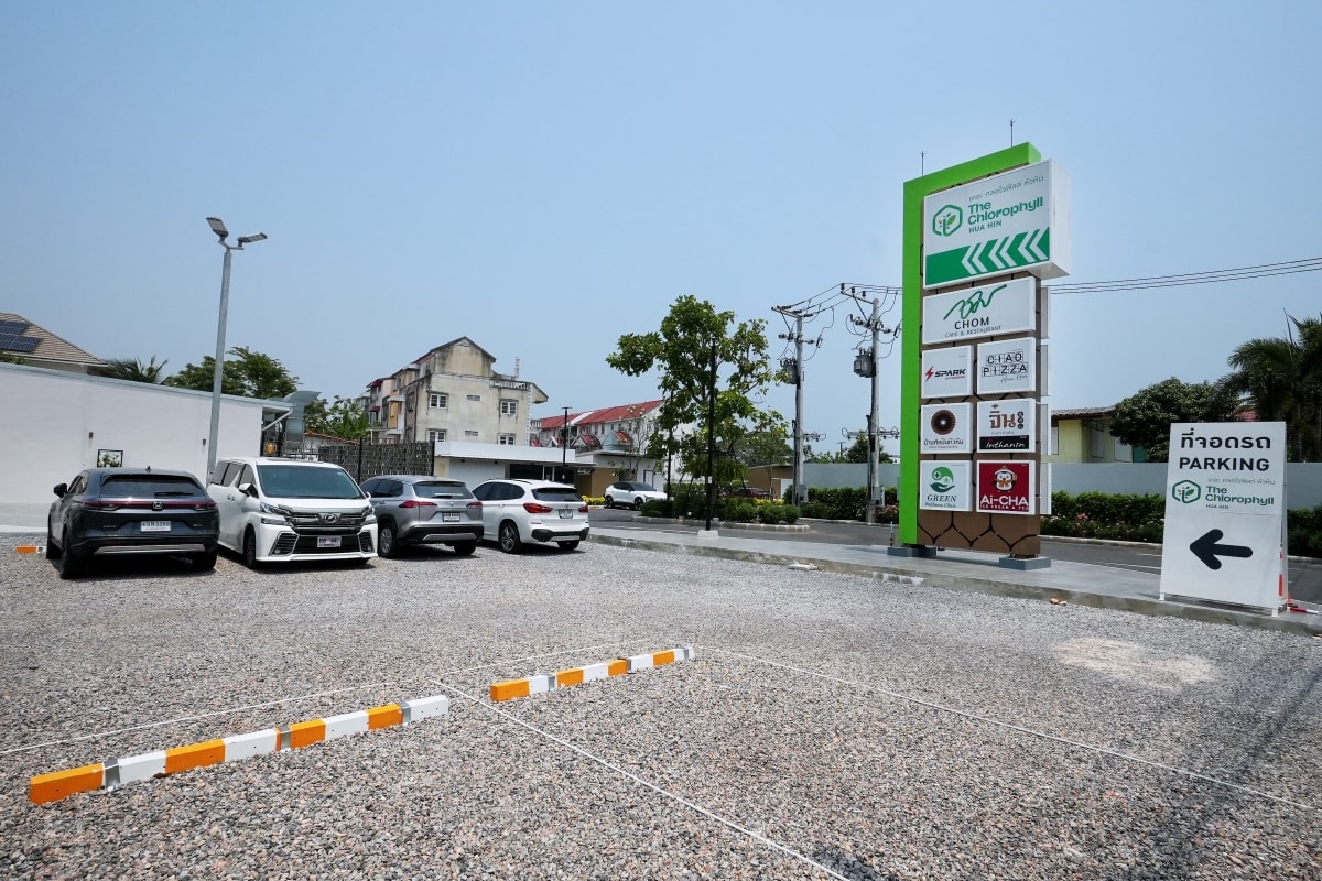 【華欣美食】Chom Cafe And Restaurant Hua Hin – 清邁超人氣熱帶雨林風餐廳在華欣也有分店!一樣造景很有秘境感,愛拍美照的朋友必訪喔~ - 第3張圖 【華欣美食】Chom Cafe And Restaurant Hua Hin – 清邁超人氣熱帶雨林風餐廳在華欣也有分店!一樣造景很有秘境感,愛拍美照的朋友必訪喔~