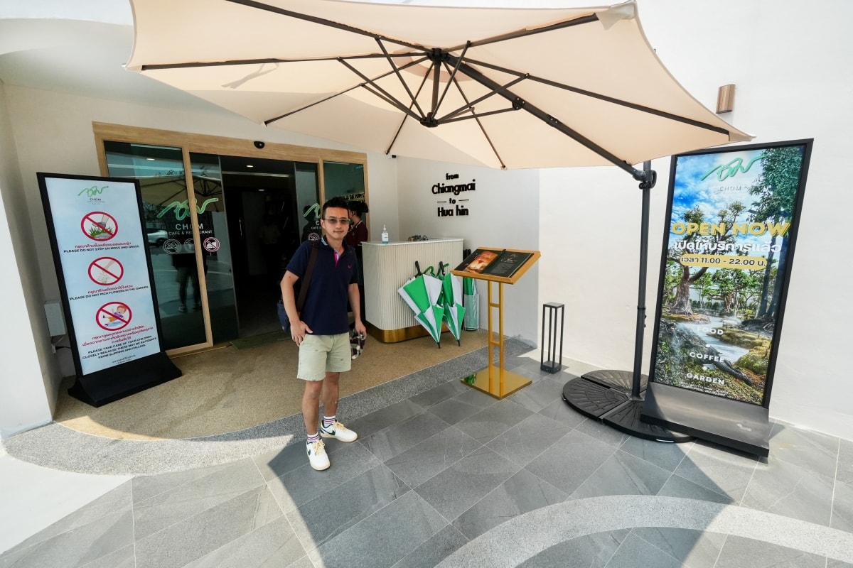 【華欣美食】Chom Cafe And Restaurant Hua Hin – 清邁超人氣熱帶雨林風餐廳在華欣也有分店!一樣造景很有秘境感,愛拍美照的朋友必訪喔~ - 第4張圖 【華欣美食】Chom Cafe And Restaurant Hua Hin – 清邁超人氣熱帶雨林風餐廳在華欣也有分店!一樣造景很有秘境感,愛拍美照的朋友必訪喔~