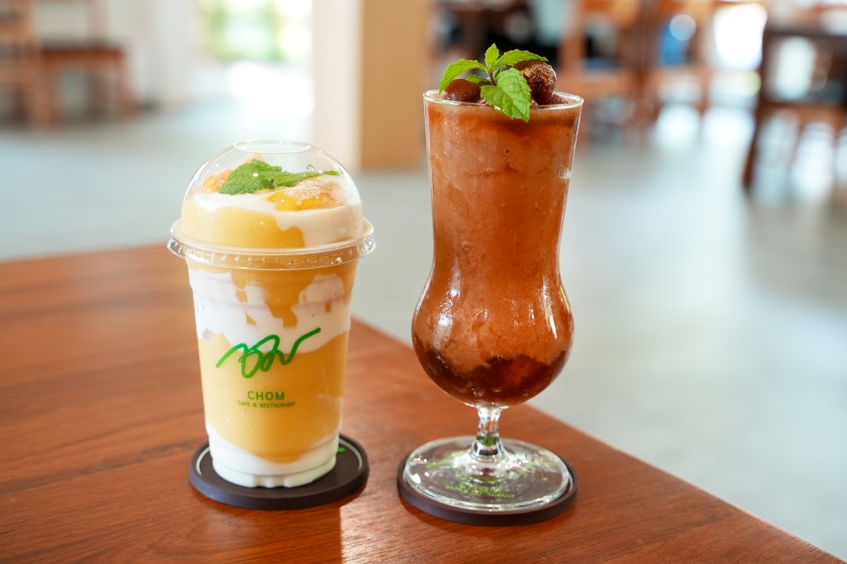 【華欣美食】Chom Cafe And Restaurant Hua Hin – 清邁超人氣熱帶雨林風餐廳在華欣也有分店!一樣造景很有秘境感,愛拍美照的朋友必訪喔~ - 第24張圖 【華欣美食】Chom Cafe And Restaurant Hua Hin – 清邁超人氣熱帶雨林風餐廳在華欣也有分店!一樣造景很有秘境感,愛拍美照的朋友必訪喔~