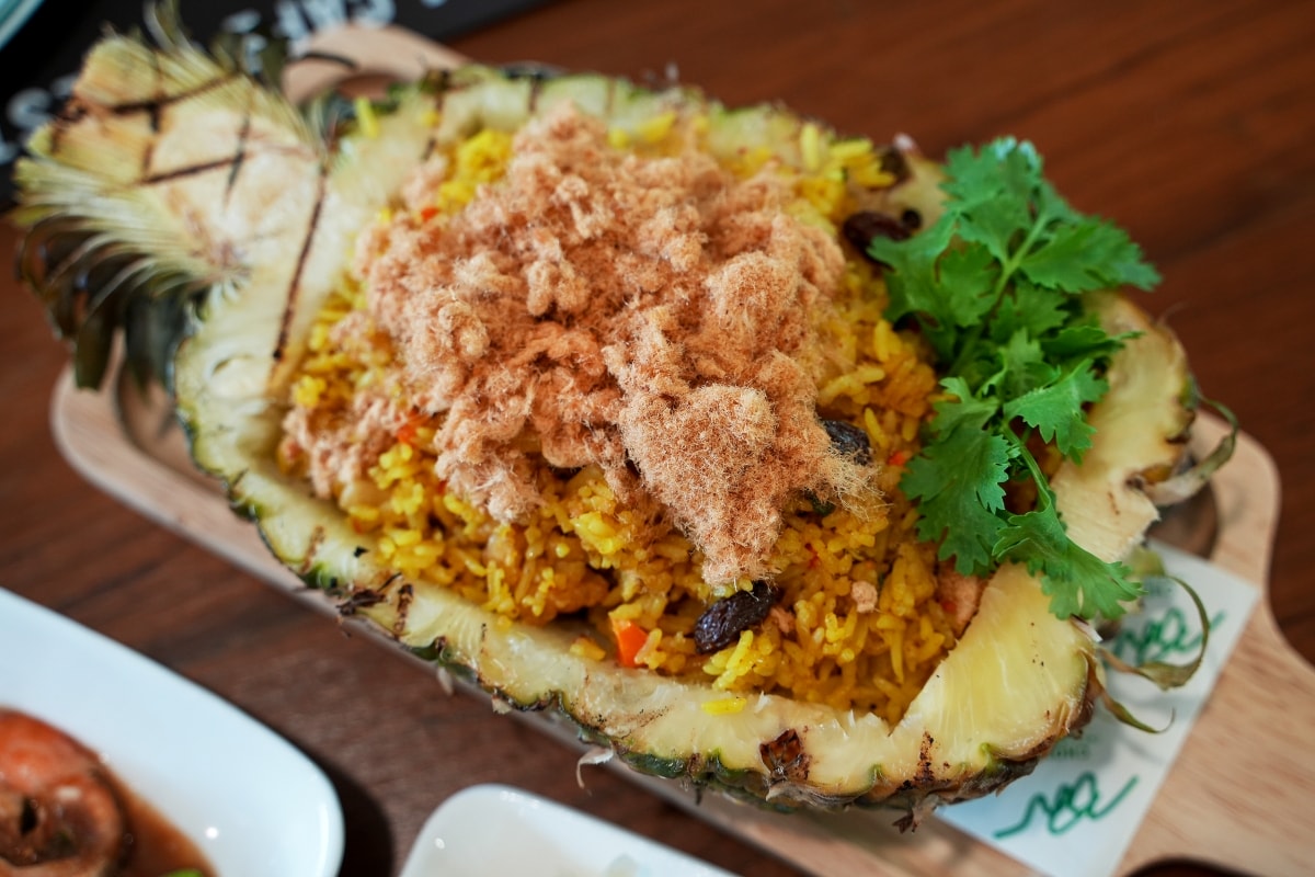 【華欣美食】Chom Cafe And Restaurant Hua Hin – 清邁超人氣熱帶雨林風餐廳在華欣也有分店!一樣造景很有秘境感,愛拍美照的朋友必訪喔~ - 第22張圖 【華欣美食】Chom Cafe And Restaurant Hua Hin – 清邁超人氣熱帶雨林風餐廳在華欣也有分店!一樣造景很有秘境感,愛拍美照的朋友必訪喔~
