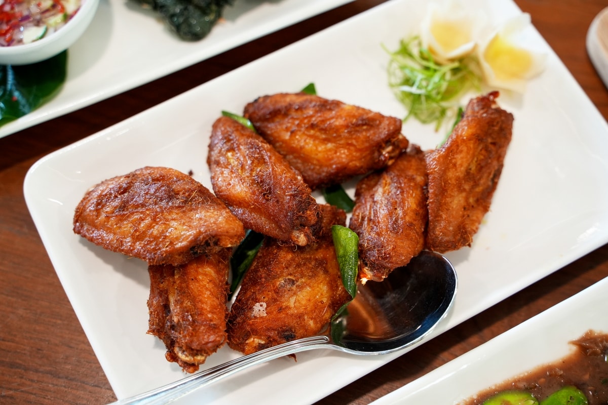 【華欣美食】Chom Cafe And Restaurant Hua Hin – 清邁超人氣熱帶雨林風餐廳在華欣也有分店!一樣造景很有秘境感,愛拍美照的朋友必訪喔~ - 第15張圖 【華欣美食】Chom Cafe And Restaurant Hua Hin – 清邁超人氣熱帶雨林風餐廳在華欣也有分店!一樣造景很有秘境感,愛拍美照的朋友必訪喔~