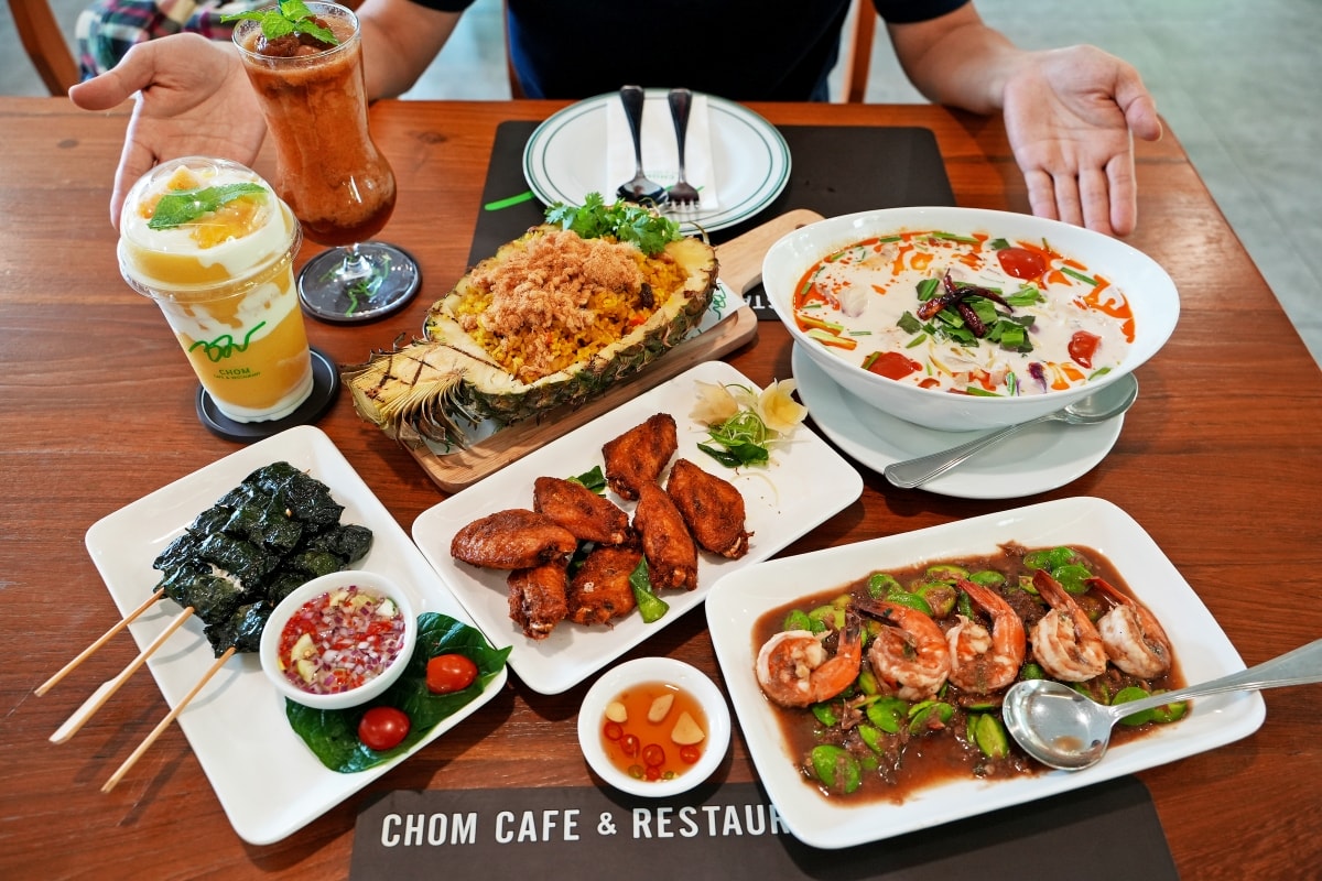 【華欣美食】Chom Cafe And Restaurant Hua Hin – 清邁超人氣熱帶雨林風餐廳在華欣也有分店!一樣造景很有秘境感,愛拍美照的朋友必訪喔~ - 第12張圖 【華欣美食】Chom Cafe And Restaurant Hua Hin – 清邁超人氣熱帶雨林風餐廳在華欣也有分店!一樣造景很有秘境感,愛拍美照的朋友必訪喔~