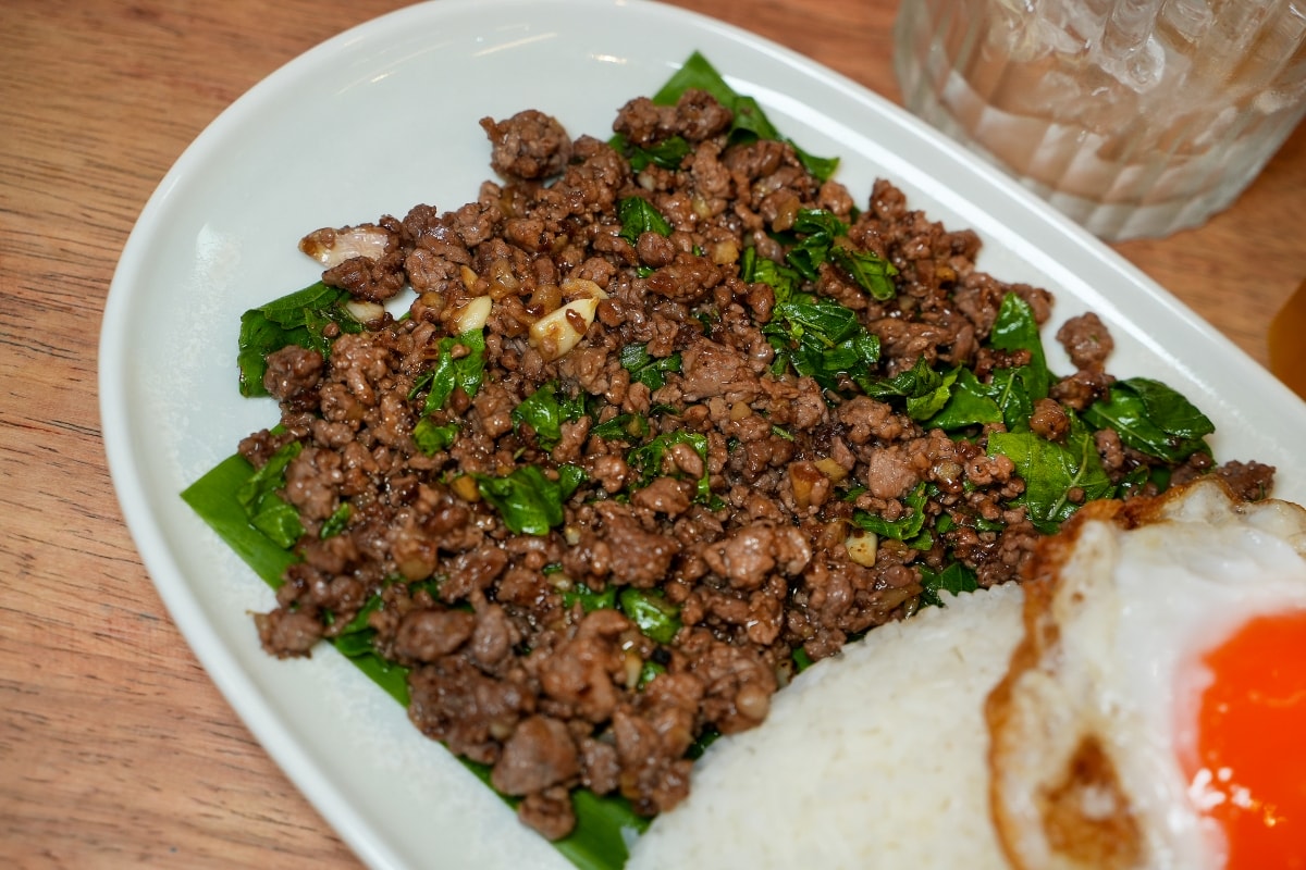 【曼谷美食】GAPOW TAPAE – 把打拋飯做到極致的超人氣排隊店！乾式熟成45天的打拋牛飯、用了卡羅來納死神辣椒的打拋飯這裡都吃得到