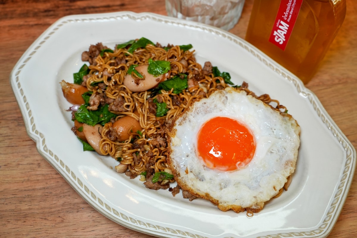 【曼谷美食】GAPOW TAPAE – 把打拋飯做到極致的超人氣排隊店！乾式熟成45天的打拋牛飯、用了卡羅來納死神辣椒的打拋飯這裡都吃得到